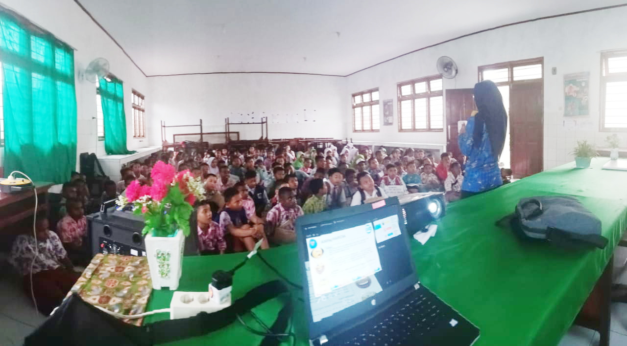 Diseminasi Informasi P4GN Melalui Sosialisasi pada Kegiatan Pengenalan Lingkungan Sekolah (PLS) SMP N 11 Mimika Diseminasi Informasi P4GN Melalui Sosialisasi pada Kegiatan Pengenalan Lingkungan Sekolah (PLS) SMP N 11 Mimika